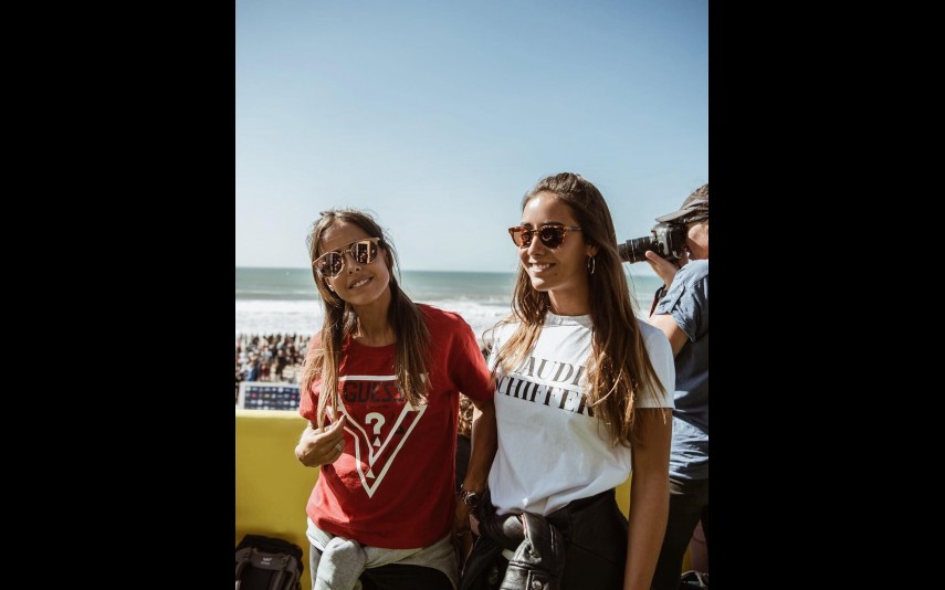 Carolina Patrocínio goza com fotografia de irmã - TV 7 Dias
