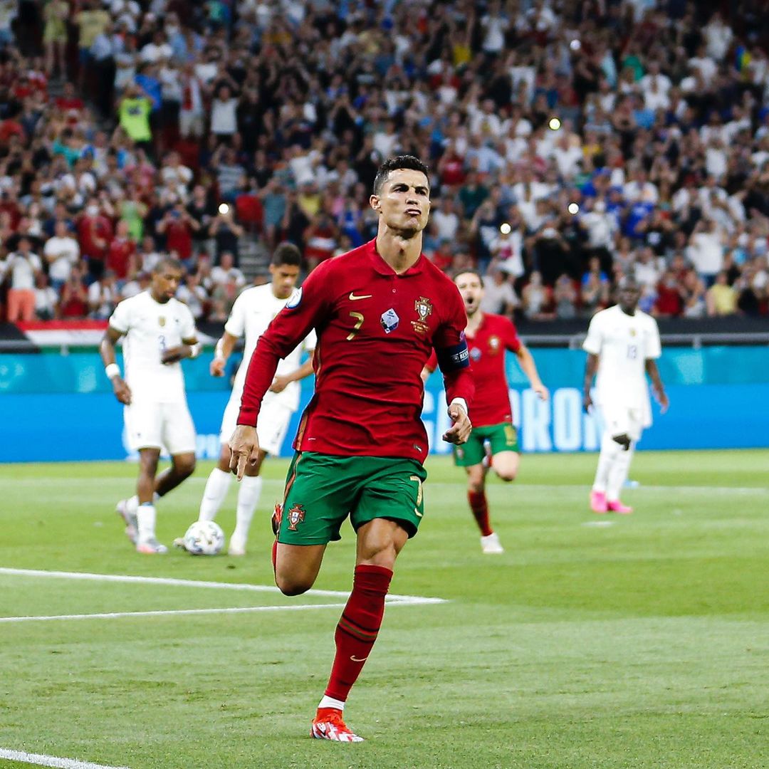 Partida Valente No Euro 2020 Cristiano Ronaldo Vira Garrafa De gua Partida Valente No Euro 2020 Cristiano Ronaldo Vira Garrafa De gua