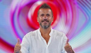 Big Brother Verão: Eduardo Ferreira 'surpreendido' assim que chega a estúdio após expulsão