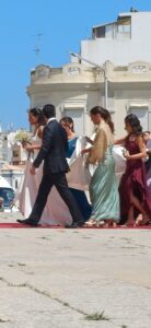 Margarida Amaral Domingues chega à igreja para casar com Gonçalo Ramos! Veja as fotos exclusivas do vestido